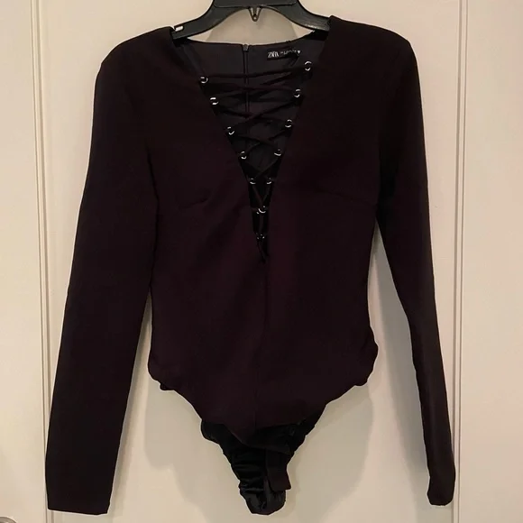Zara deep V bodysuit w rings - Picture 2 of 4